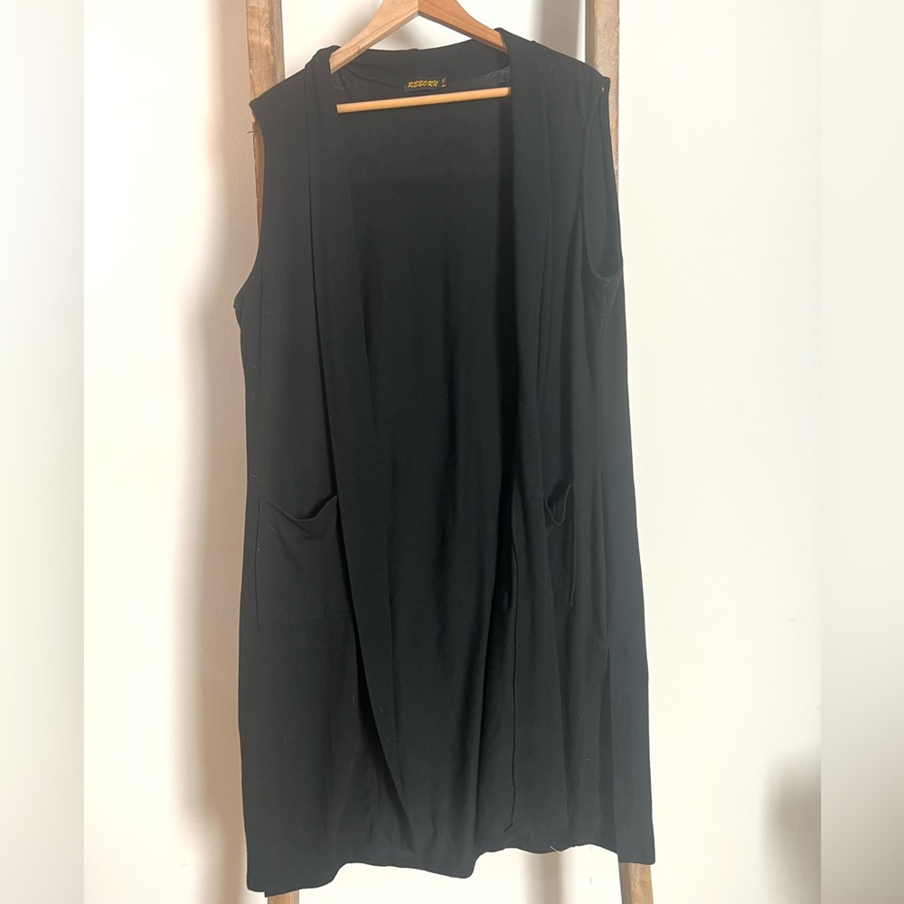 Reborn long black sweater vest sleeveless open front with pockets. Size 1XL